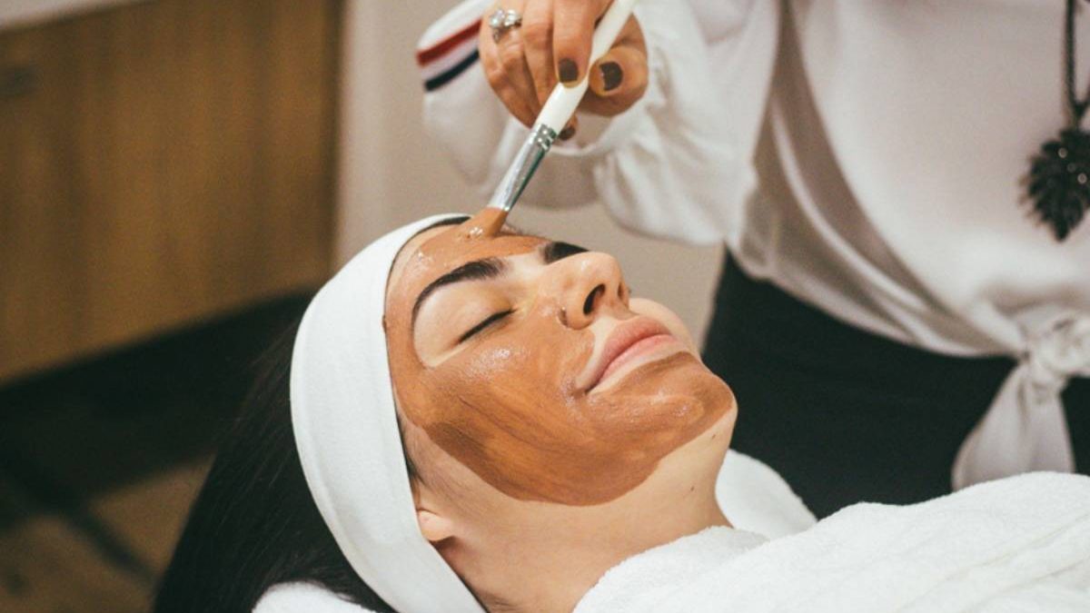 8 Non-Surgical Ways to Lift & Tighten Your Facial Skin