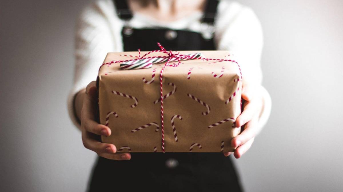 8 Simple Ideas for Your Family Gift Exchange