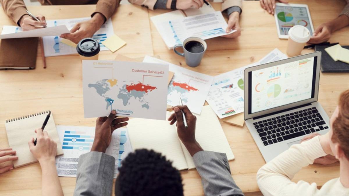 6 Offline Business Ideas to Consider in 2023