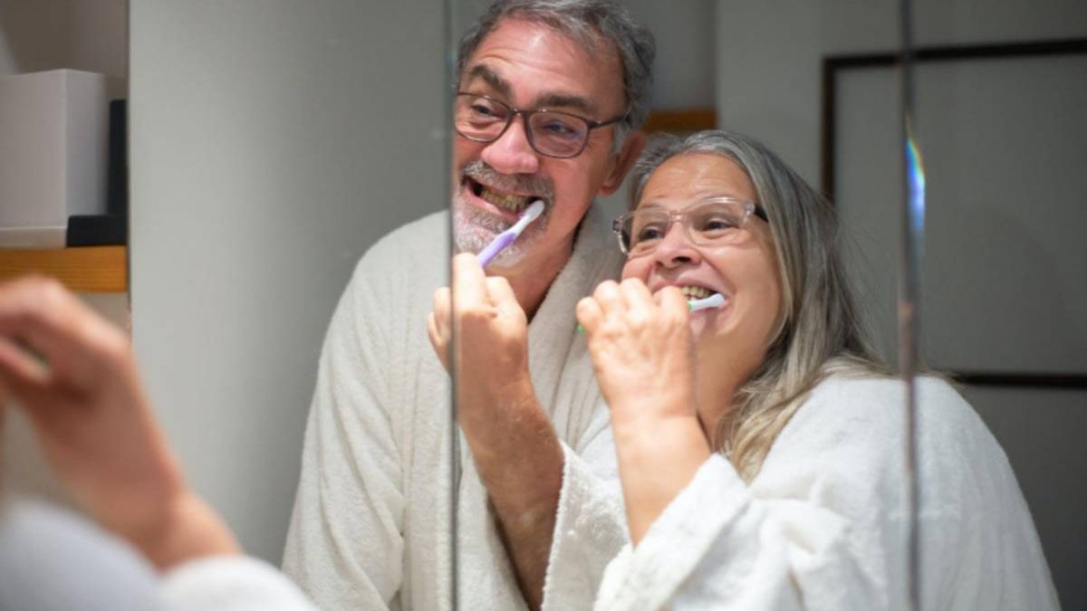 6 Tips When You Start Losing Teeth as You Age