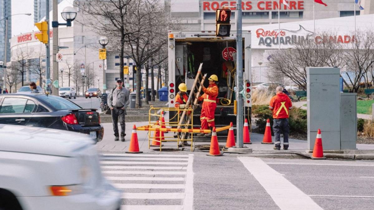 8 Outfits for Construction Workers to  Stay Fresh & Comfortable