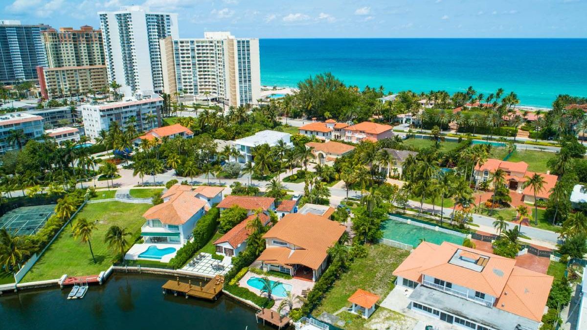 20 Genuine Pros & Cons of Living in Miami 