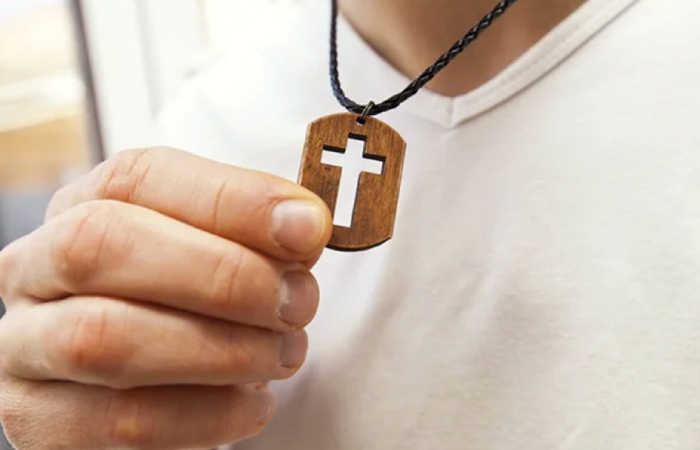 5 Must-Have Christian Accessories for Every Believer