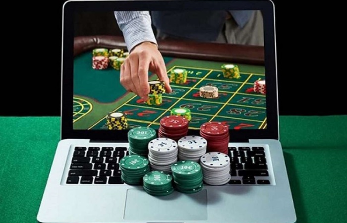 Playing at Online Casinos (4)