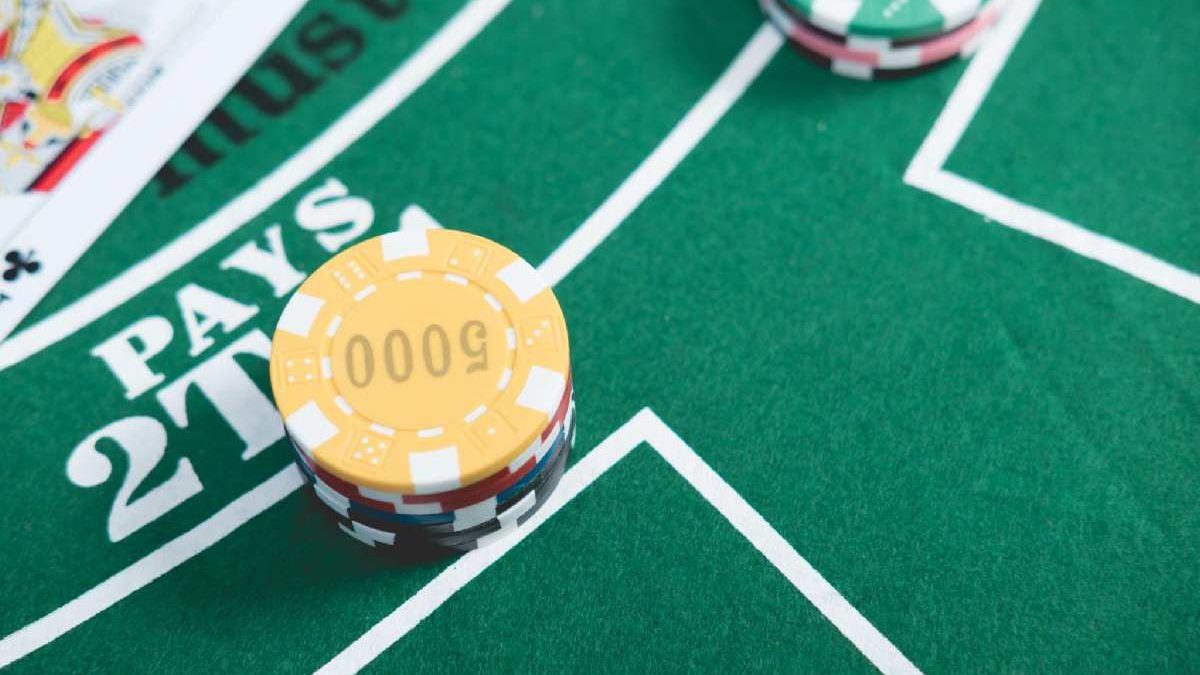 Discover Thailand’s Unique Gambling Games: Muay Thai Betting to Cockfighting