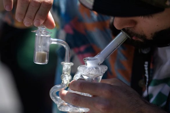 The Science Behind Glass Pipes for Weed_ How They Work