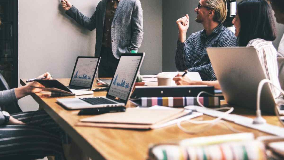 What Are The Problems related To software outsourcing?