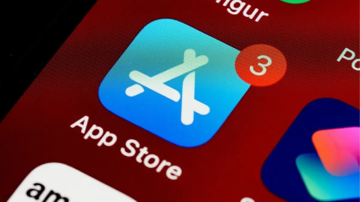 Store Downloads vs Direct Downloads: How Sports Betting Apps Reach Your Phone 